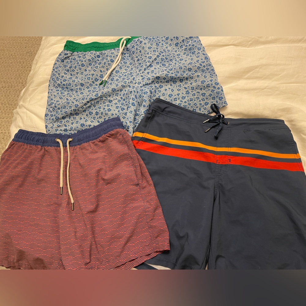 Bundle of men’s swim trunks/lined shorts.  Fair harbor (2) and boden (1)